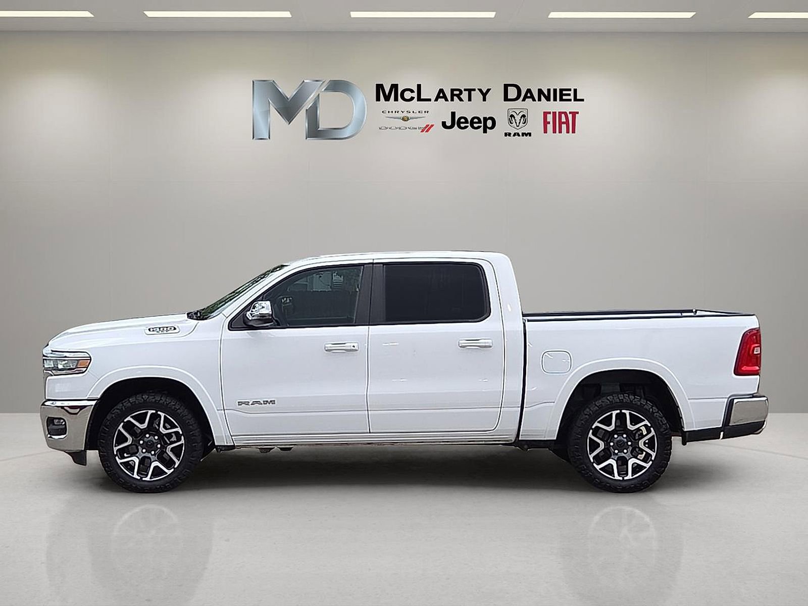 Used 2025 RAM 1500 Laramie AWD/4WD image 3