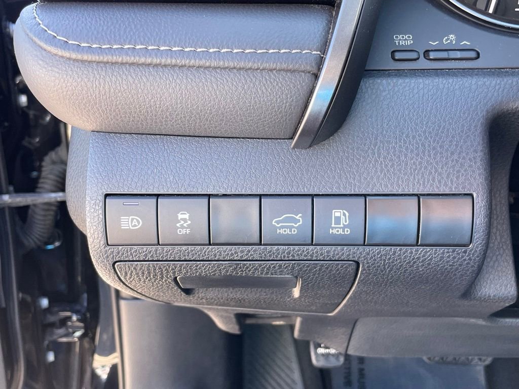 Used 2024 Toyota Camry SE image 12