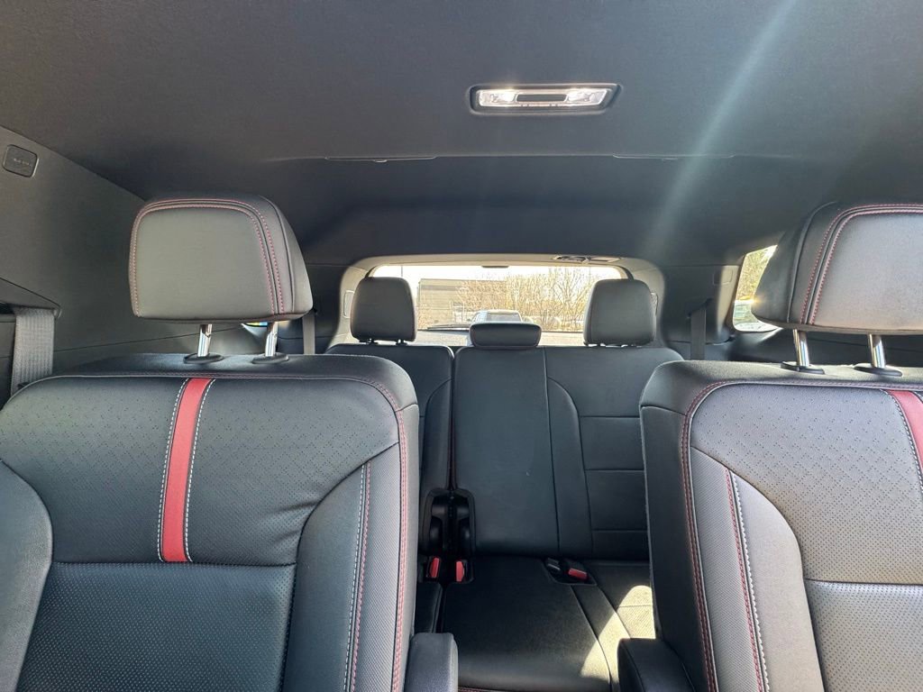 Used 2026 Chevrolet Traverse RS w/ LPO, Floor Liner Package AWD/4WD image 33