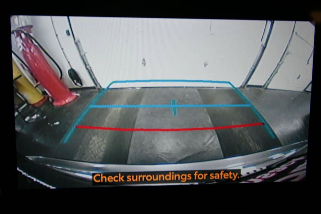 Used 2023 Toyota Highlander LE FWD image 17
