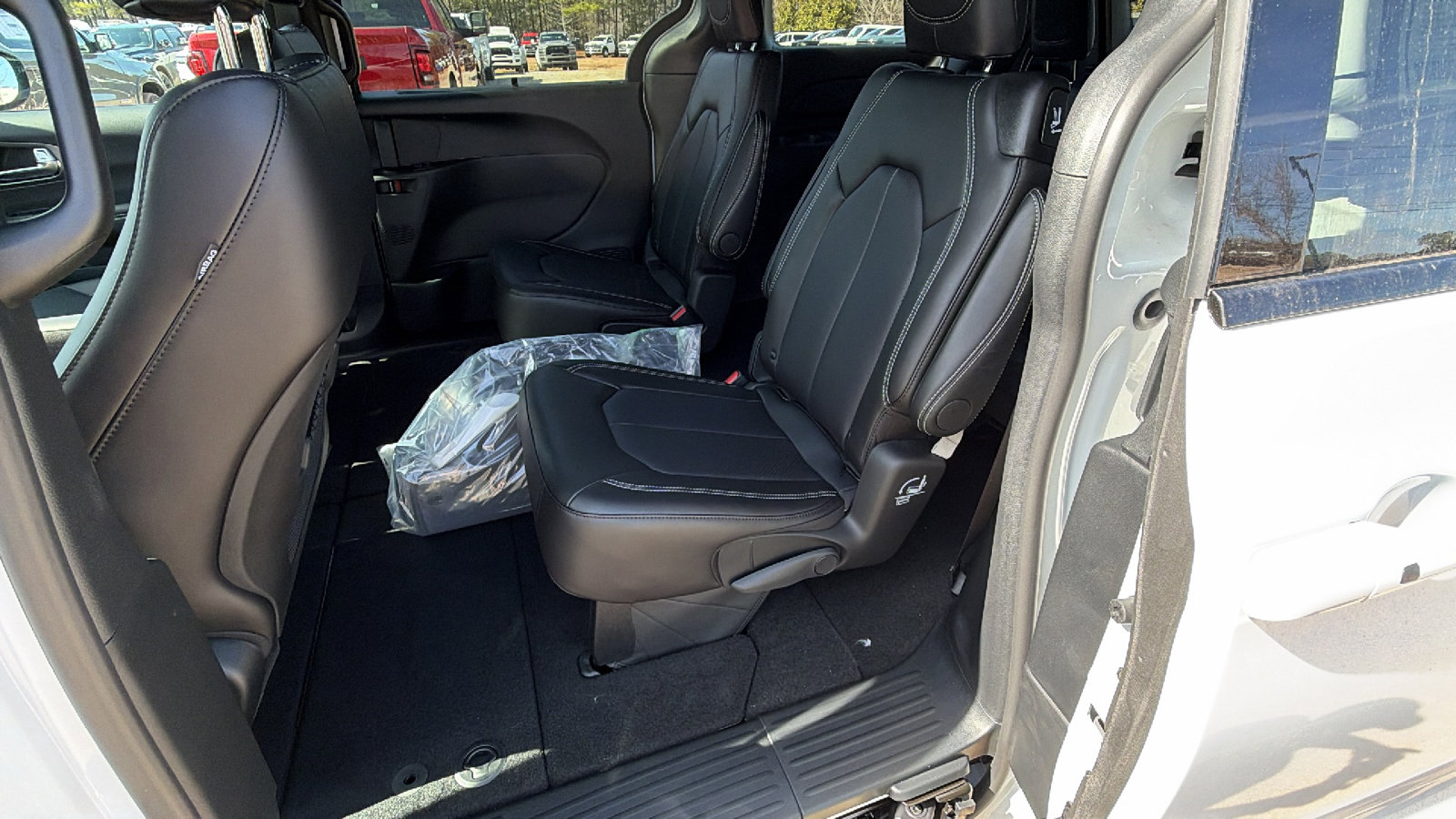 New 2026 Chrysler Pacifica Select image 18