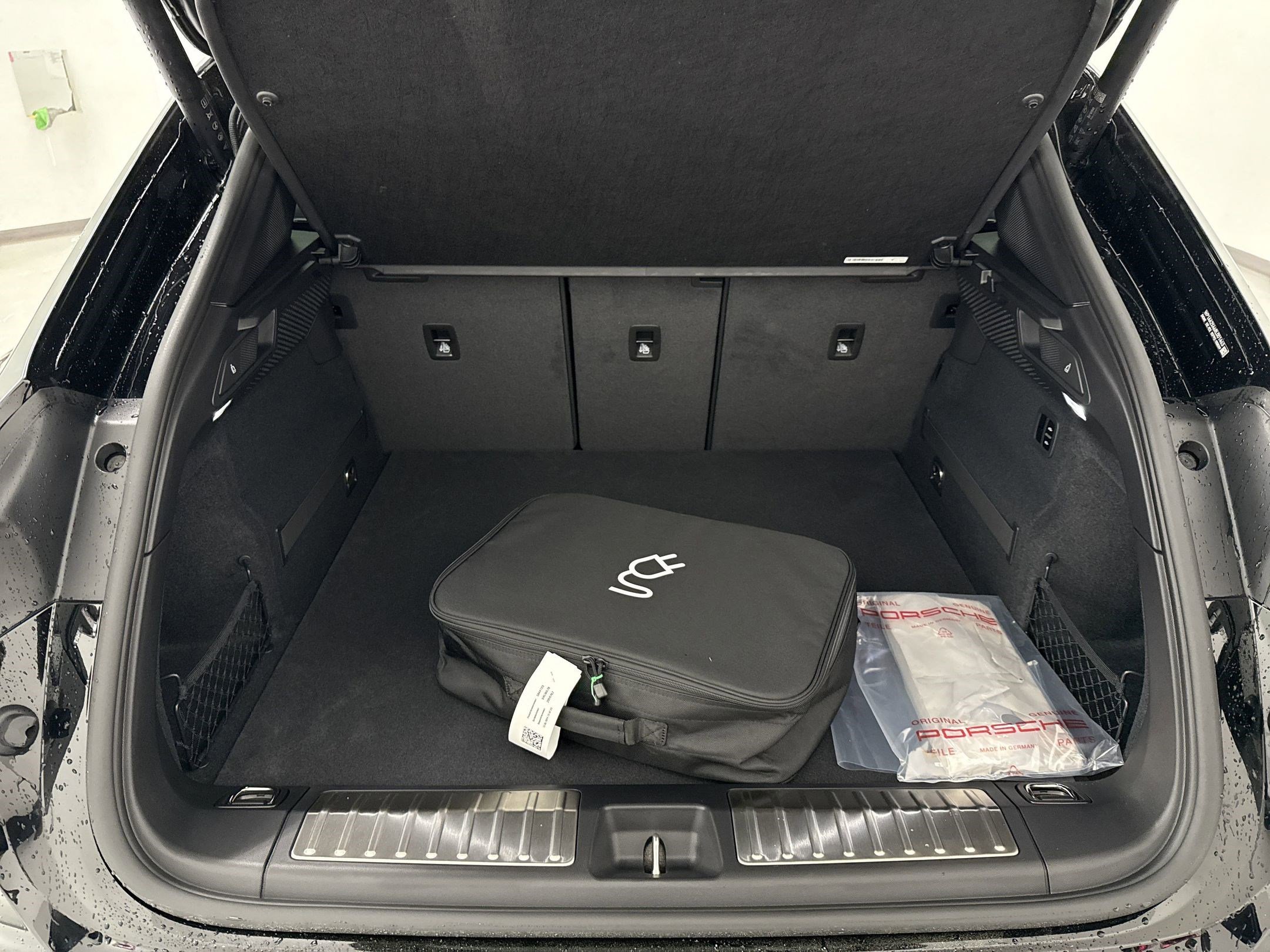 Used 2024 Porsche Macan 4 Electric image 34