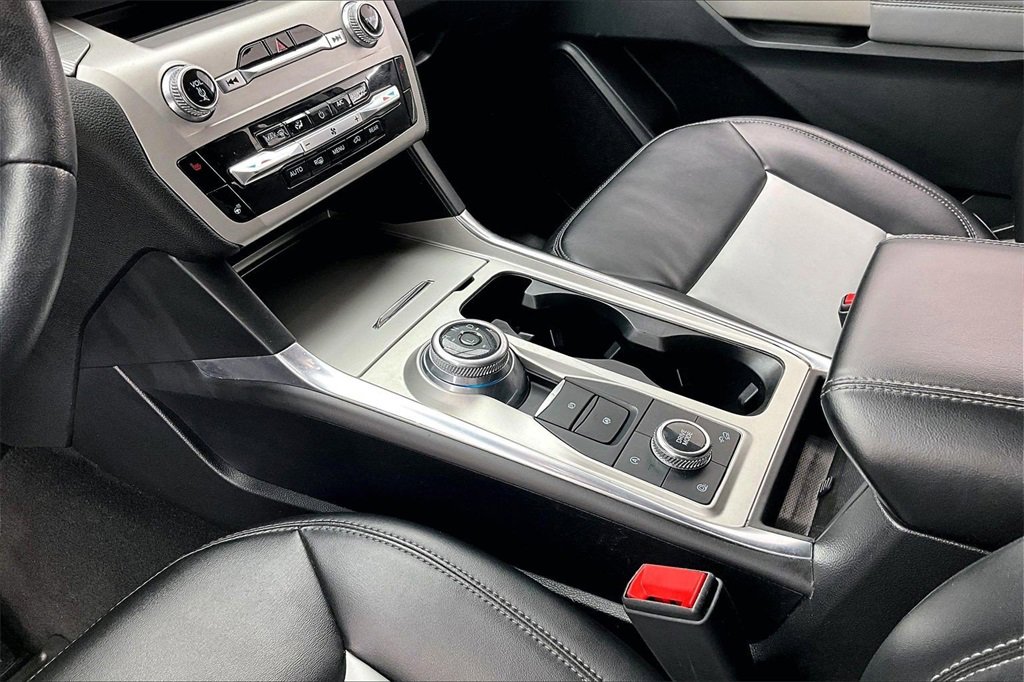 Used 2023 Ford Explorer XLT w/ Equipment Group 202A image 15