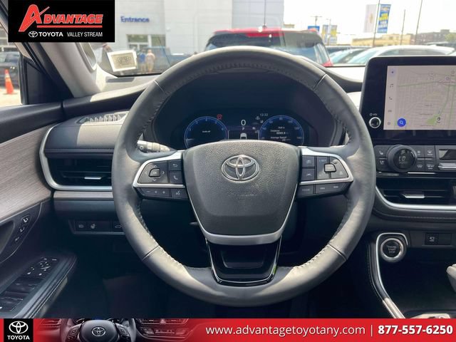 Used 2024 Toyota Grand Highlander AWD image 17