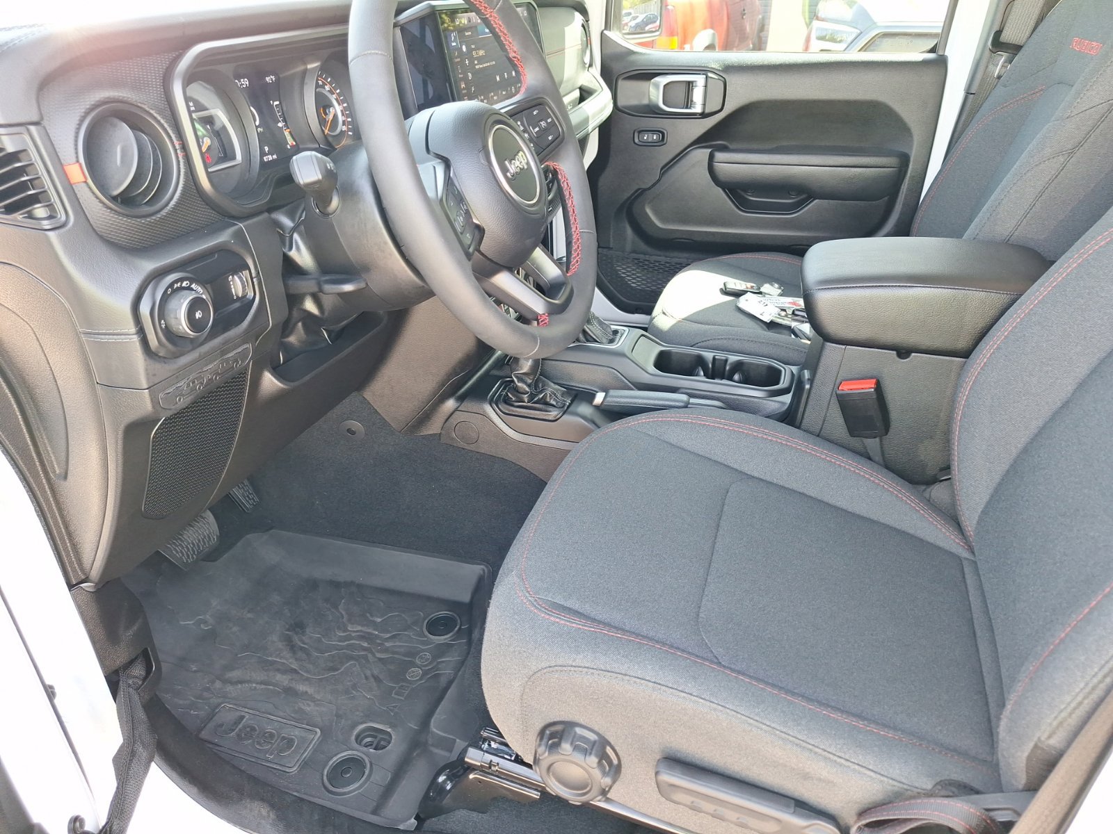 Used 2024 Jeep Wrangler Unlimited Rubicon w/ Convenience Group AWD/4WD image 17