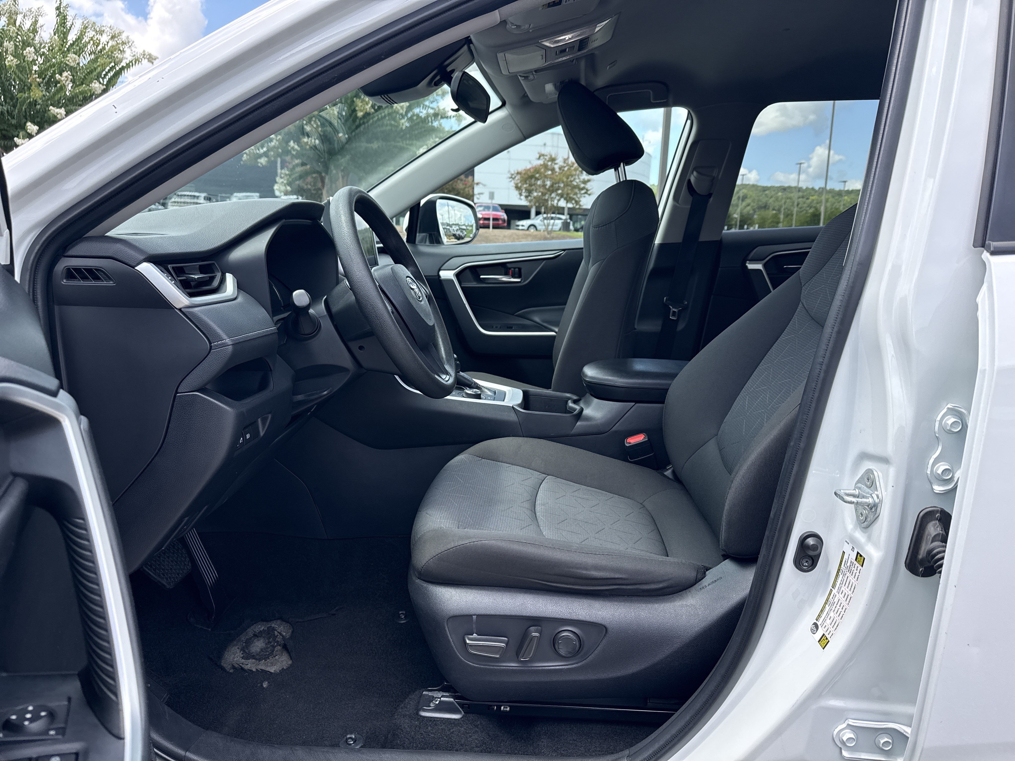 Used 2024 Toyota RAV4 XLE AWD/4WD image 9