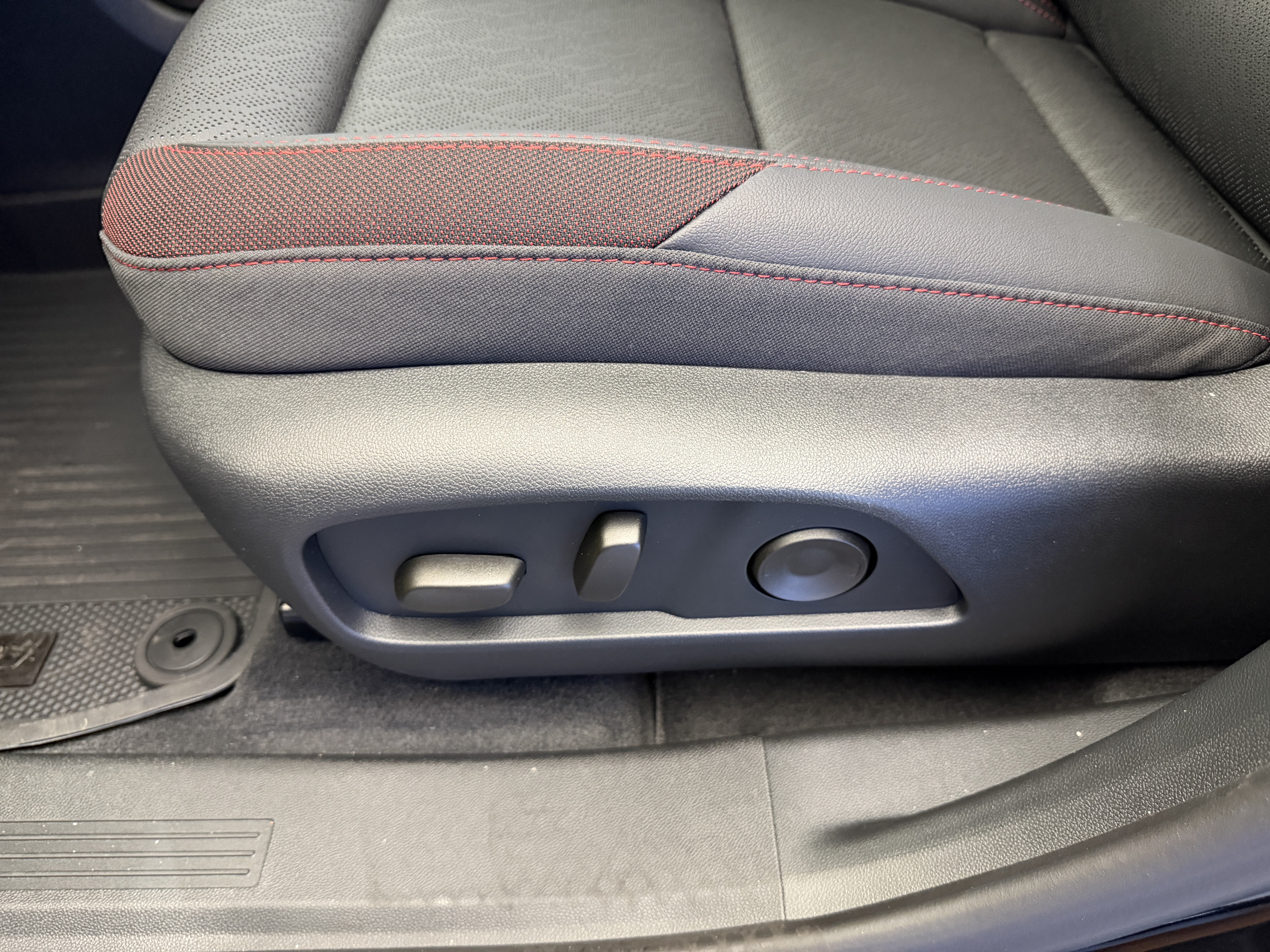 New 2027 Chevrolet Equinox RS w/ Safety and Technology Package AWD/4WD image 13