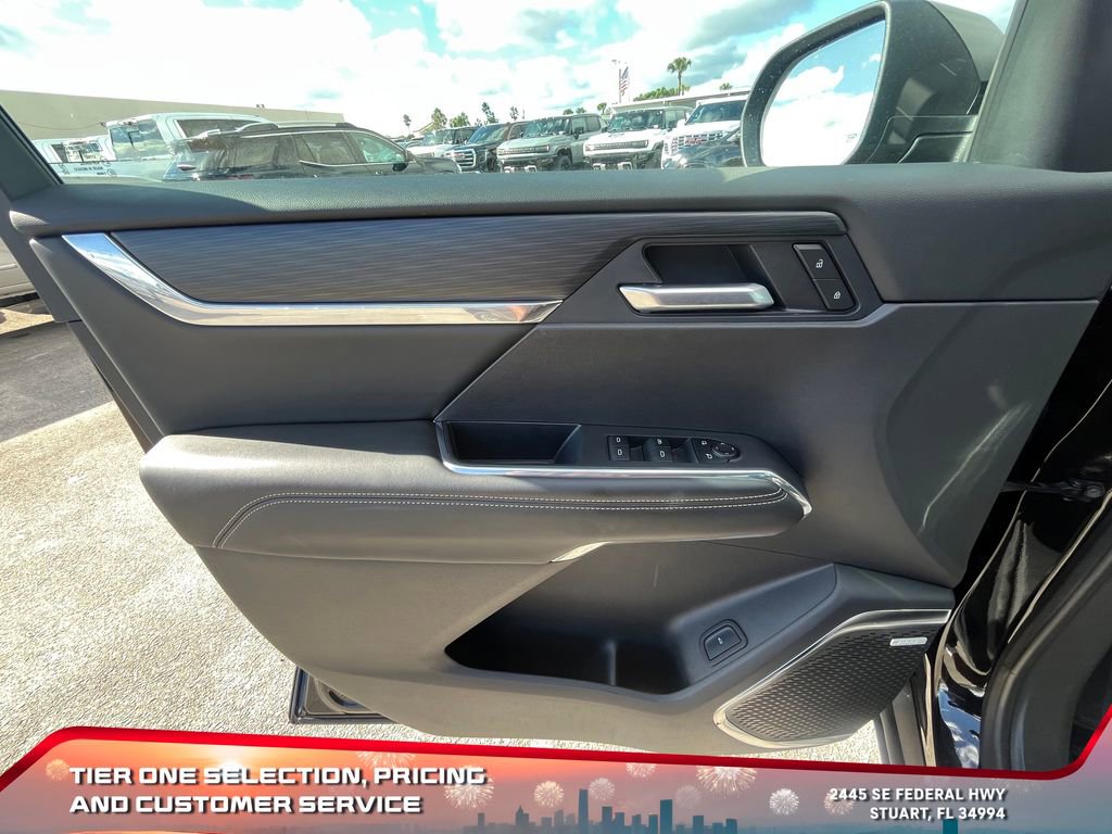 Used 2025 GMC Acadia Elevation image 23