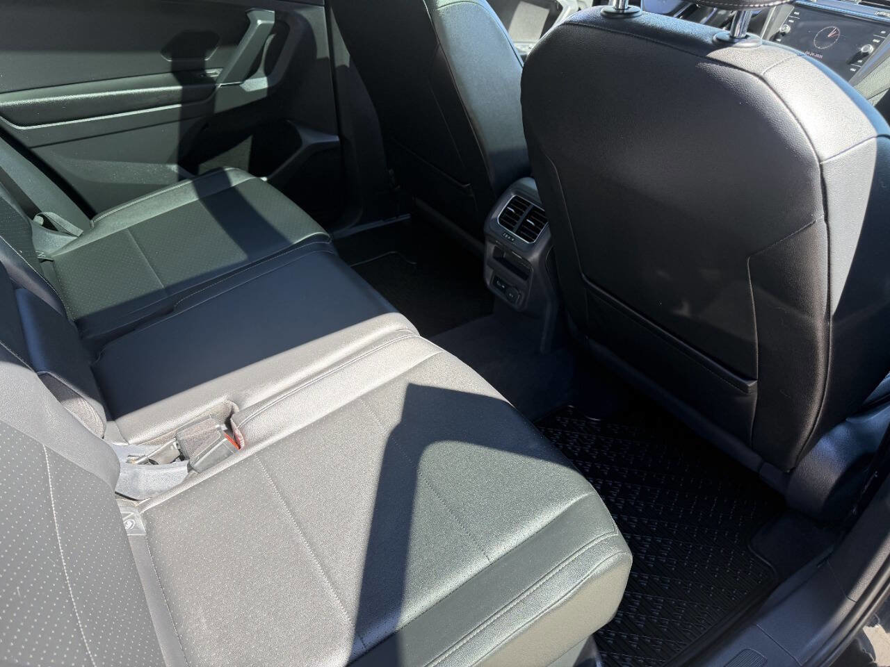 Used 2018 Volkswagen Tiguan SE w/ Panoramic Sunroof Package AWD/4WD image 25
