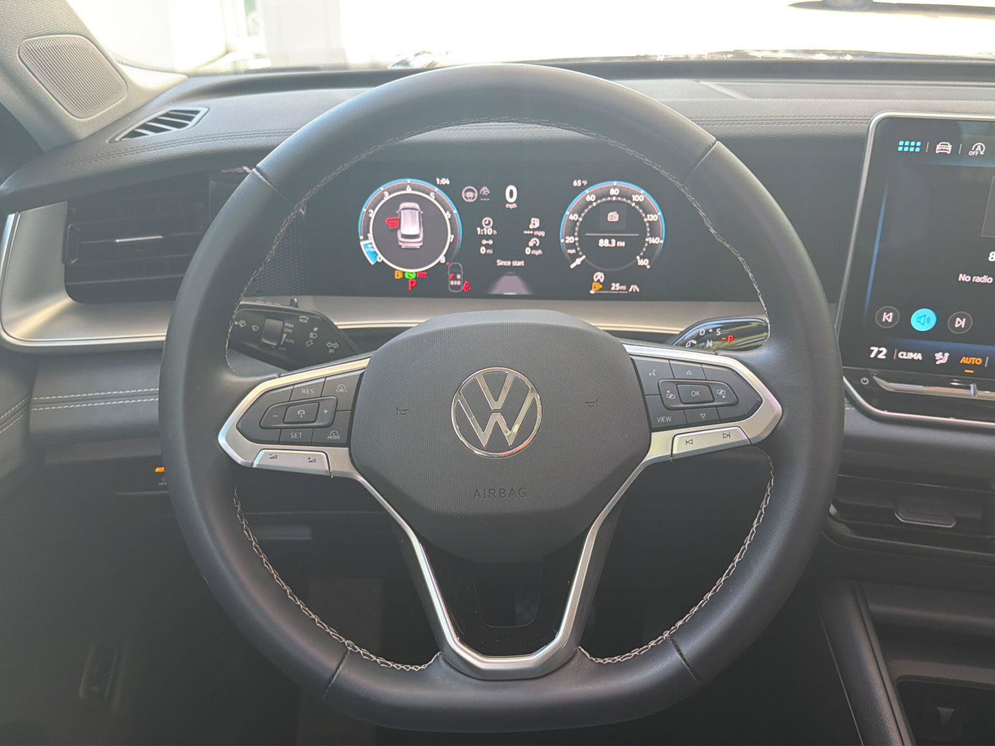 Certified 2026 Volkswagen Tiguan SE w/ Panoramic Sunroof Package AWD/4WD image 18
