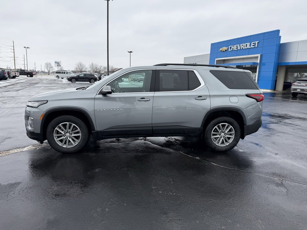 Used 2023 Chevrolet Traverse LT image 2
