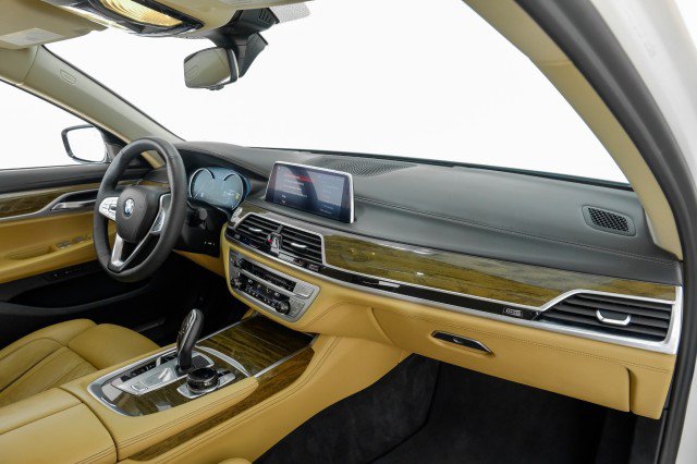 Used 2019 BMW 740i w/ Executive Package RWD image 10