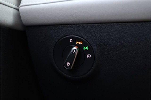 New 2025 Volkswagen Taos SE image 20