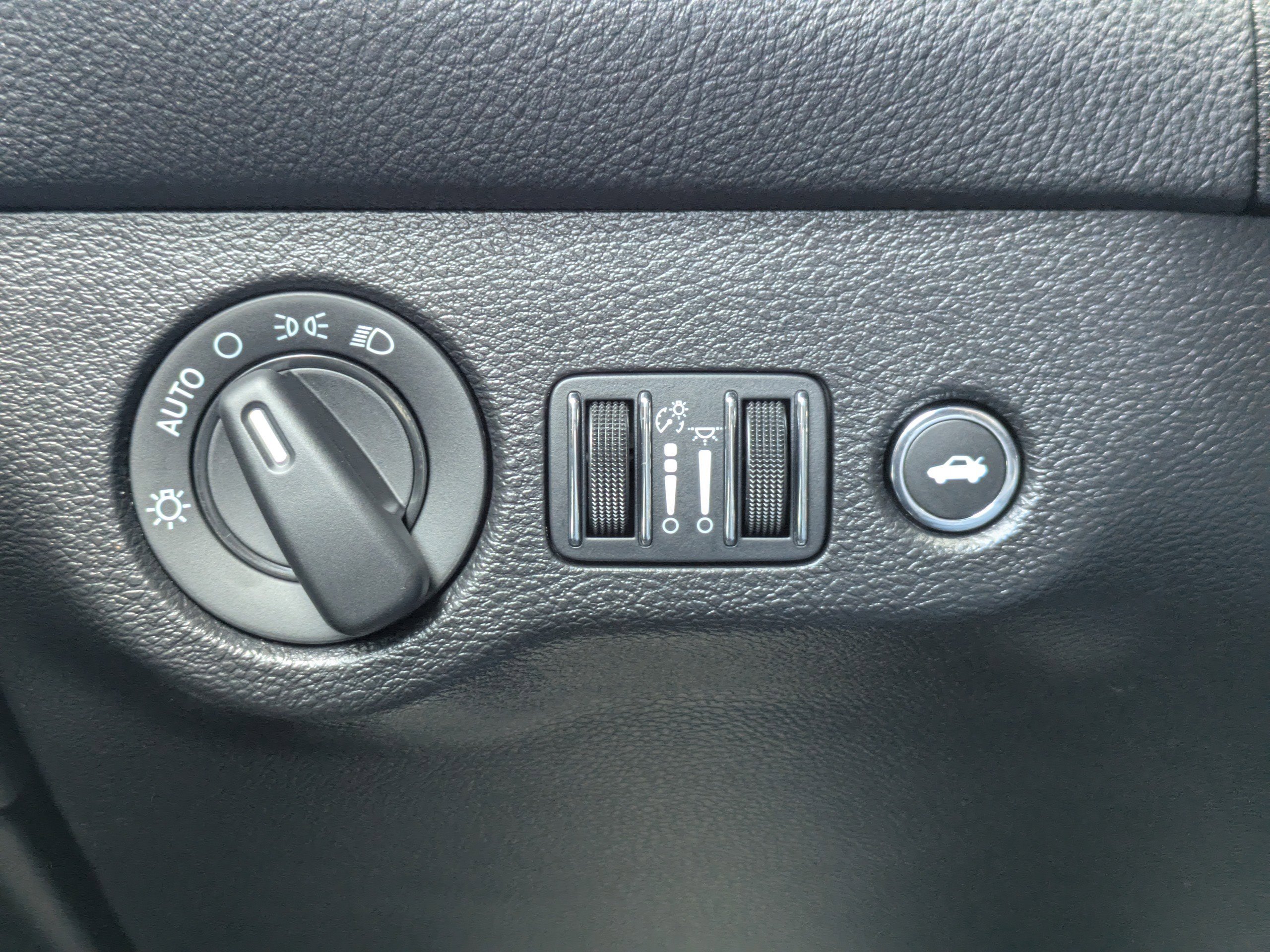 Used 2023 Dodge Challenger SXT image 23