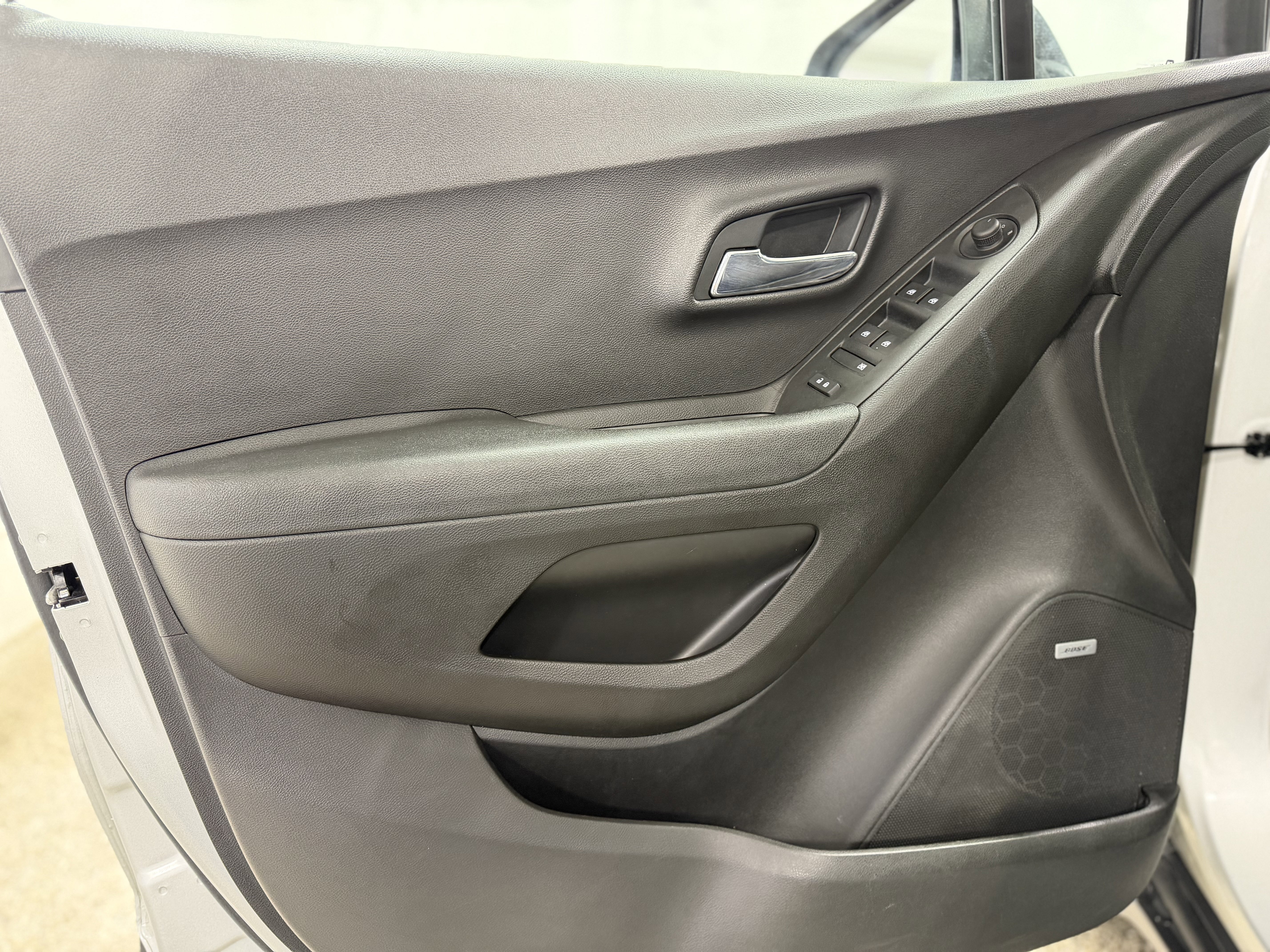 Used 2019 Chevrolet Trax LT w/ Sun & Sound Package image 12