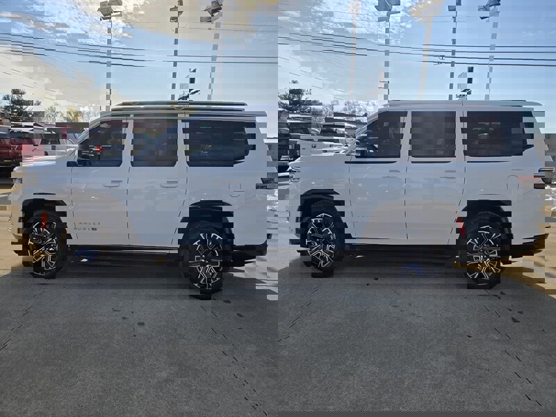 Used 2024 Jeep Wagoneer L Series II image 6