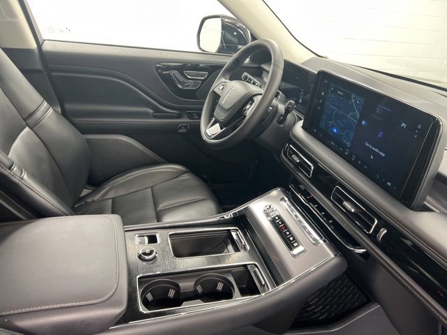 Certified 2025 Lincoln Aviator AWD image 30