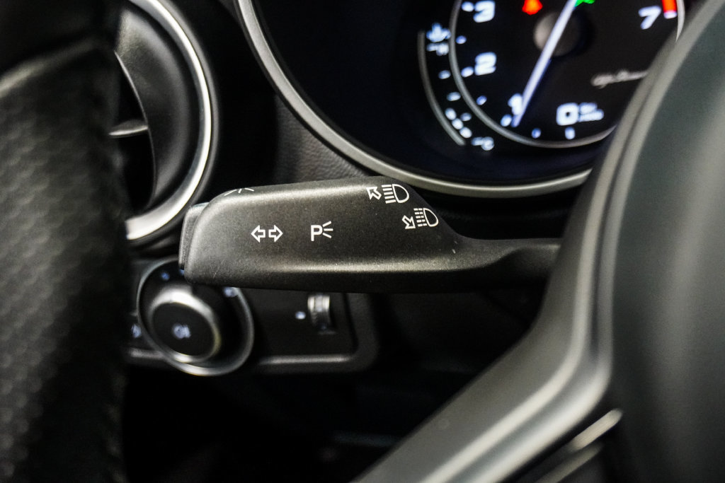 Used 2023 Alfa Romeo Stelvio Ti AWD/4WD image 19