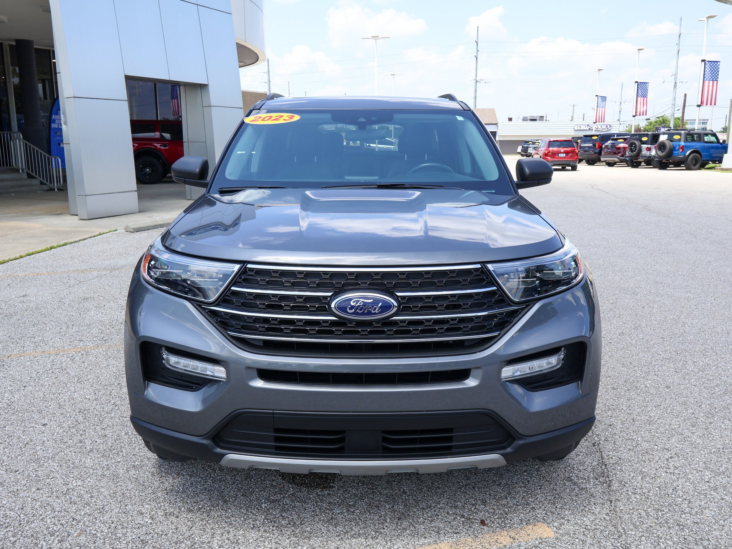 Used 2023 Ford Explorer XLT w/ Equipment Group 202A AWD/4WD image 8