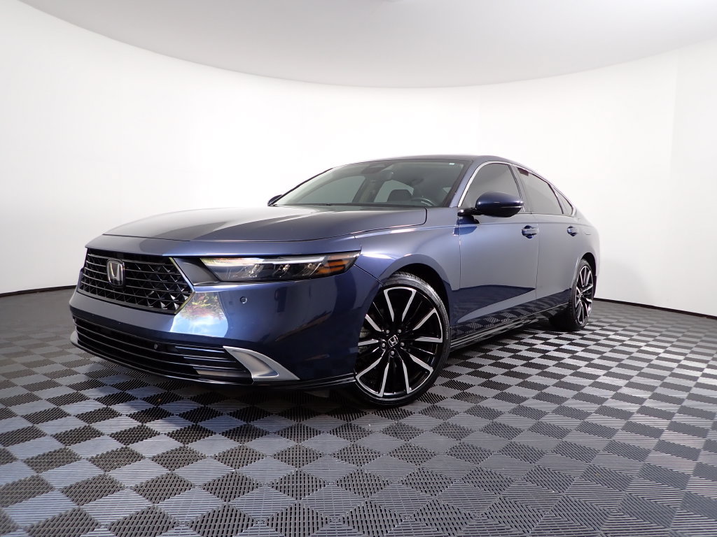 Used 2024 Honda Accord Touring image 2