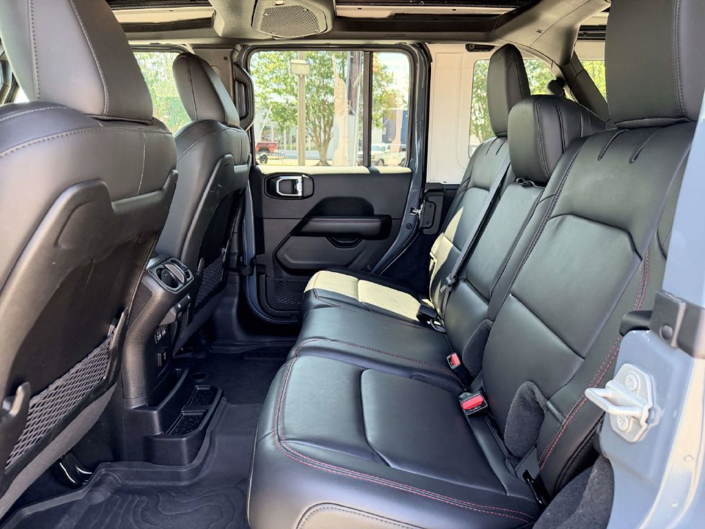 Used 2025 Jeep Wrangler Unlimited Rubicon AWD/4WD image 18