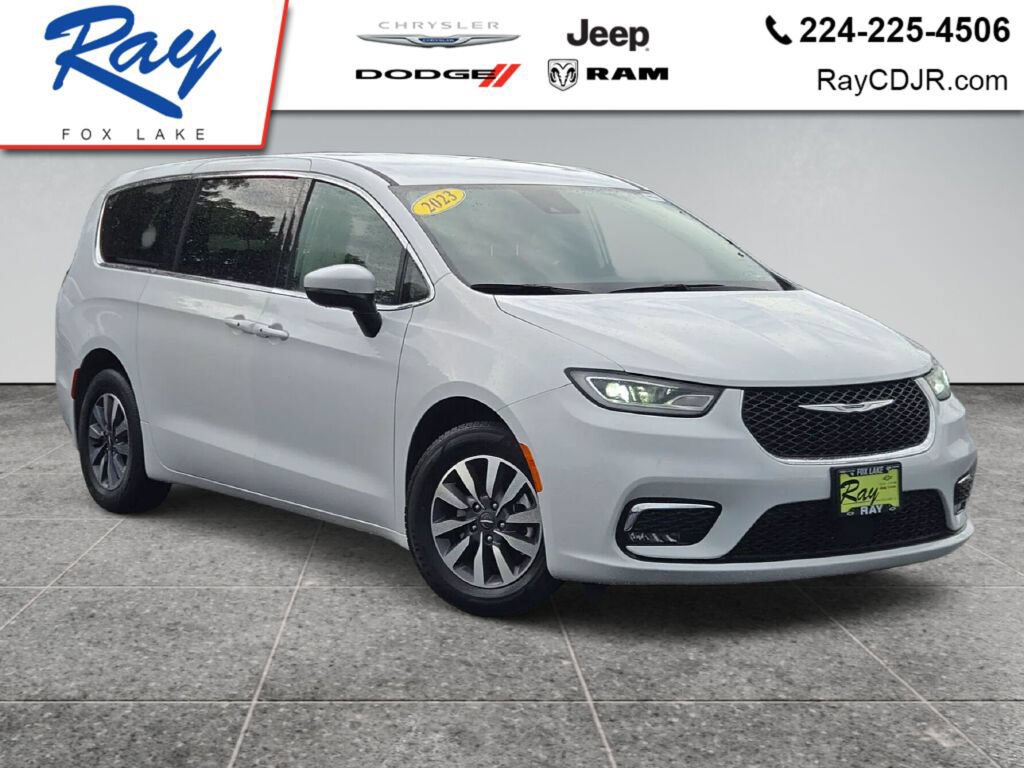 Used 2023 Chrysler Pacifica Touring-L