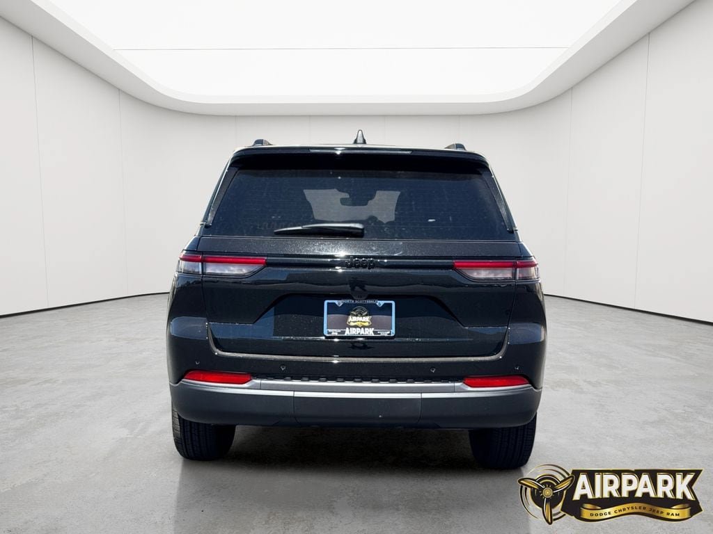 New 2026 Jeep Grand Cherokee Altitude RWD image 5
