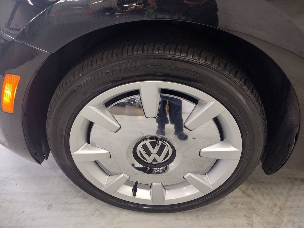 Used 2013 Volkswagen Beetle 2.5 Fender FWD image 7