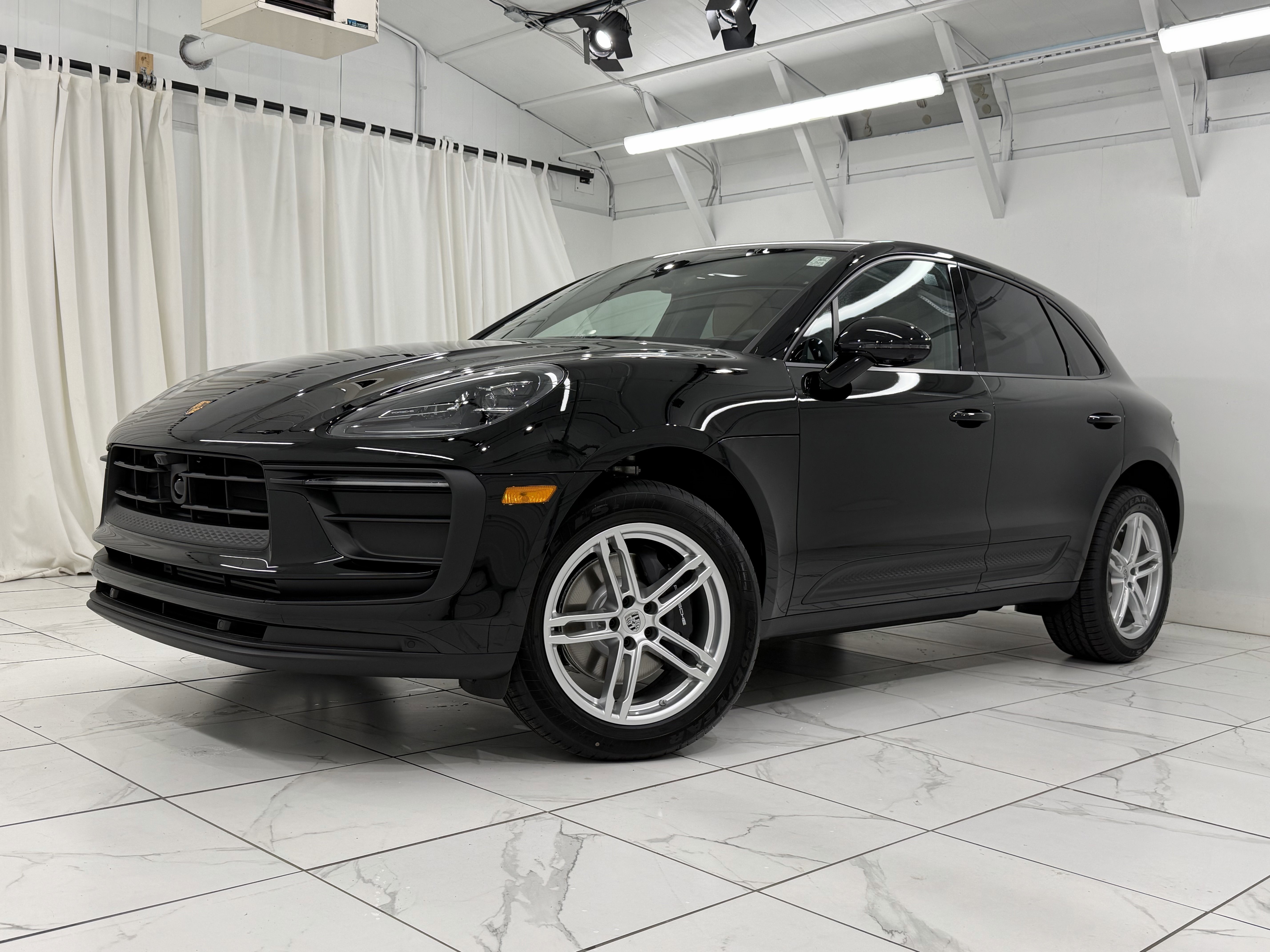 New 2026 Porsche Macan image 1
