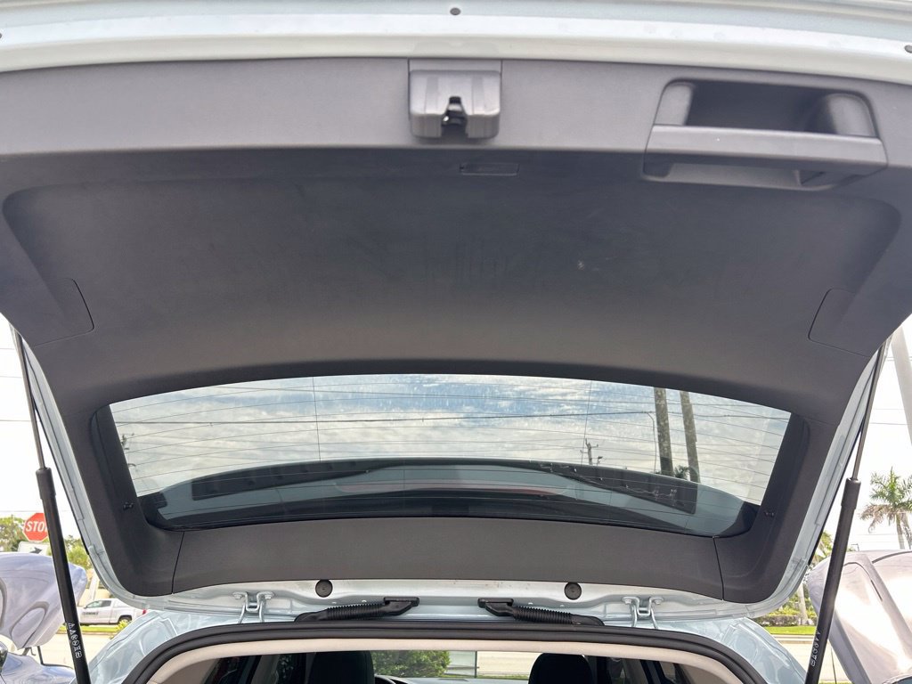 Certified 2025 Volkswagen Taos SE w/ Panoramic Sunroof Package FWD image 51