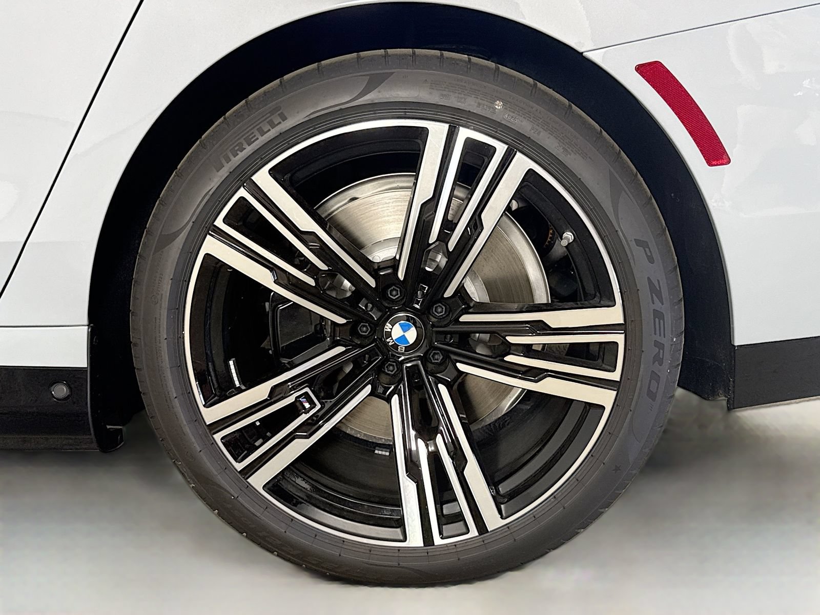New 2026 BMW i7 xDrive60 w/ Executive Package AWD/4WD image 32