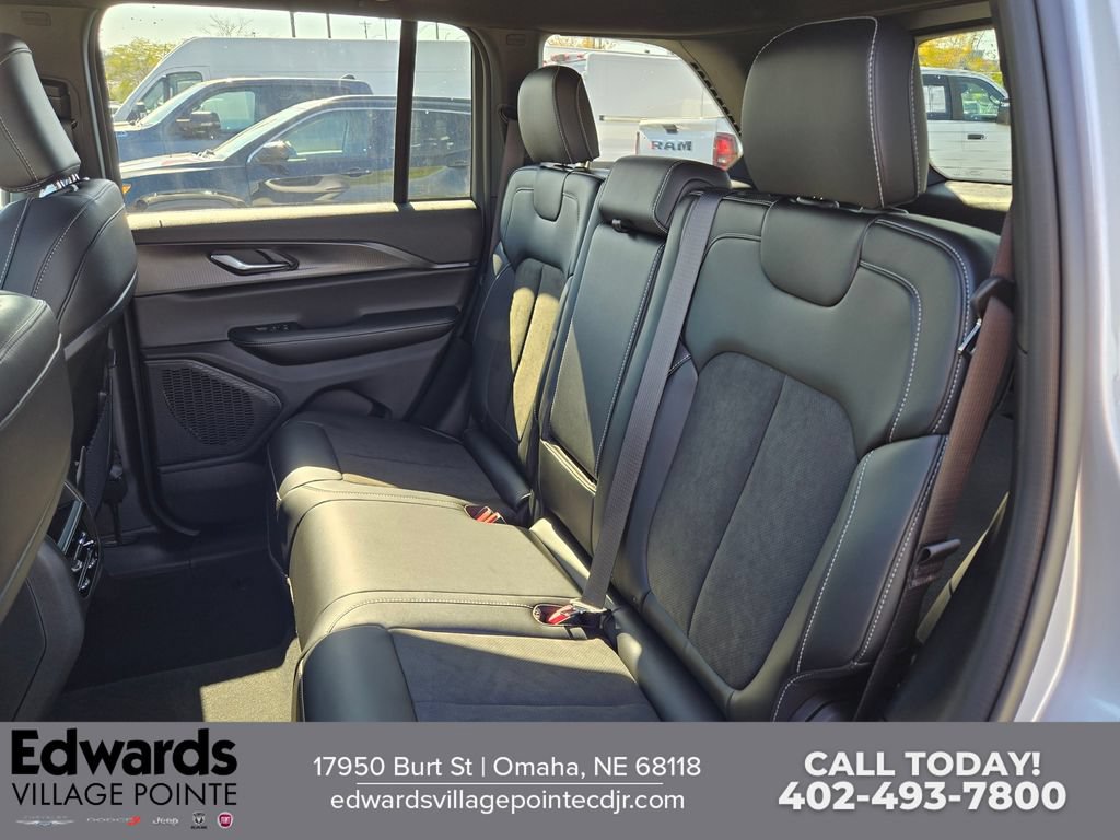 New 2025 Jeep Grand Cherokee Altitude AWD/4WD image 27