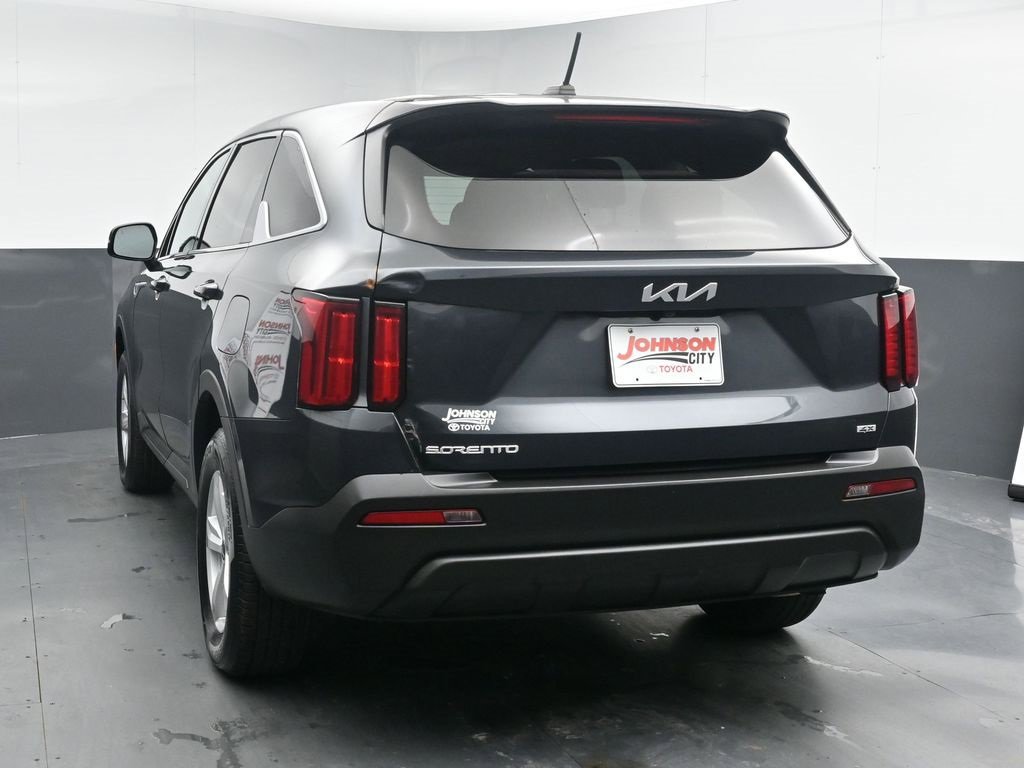 Used 2023 Kia Sorento LX image 6