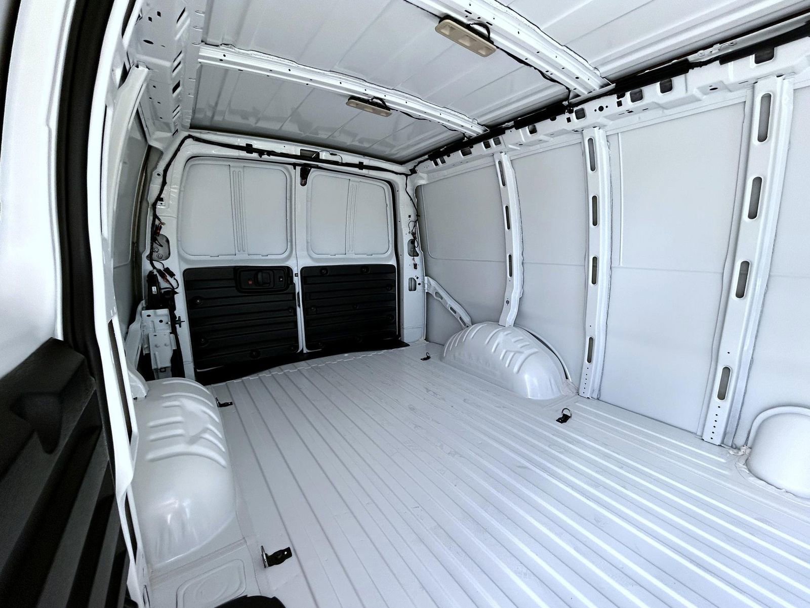 New 2025 Chevrolet Express 2500 Work Van w/ Safety Package RWD image 19