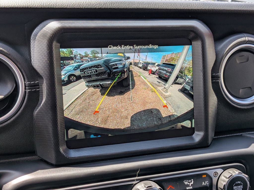 Used 2023 Jeep Wrangler Unlimited Sahara w/ Cold Weather Group AWD/4WD image 20