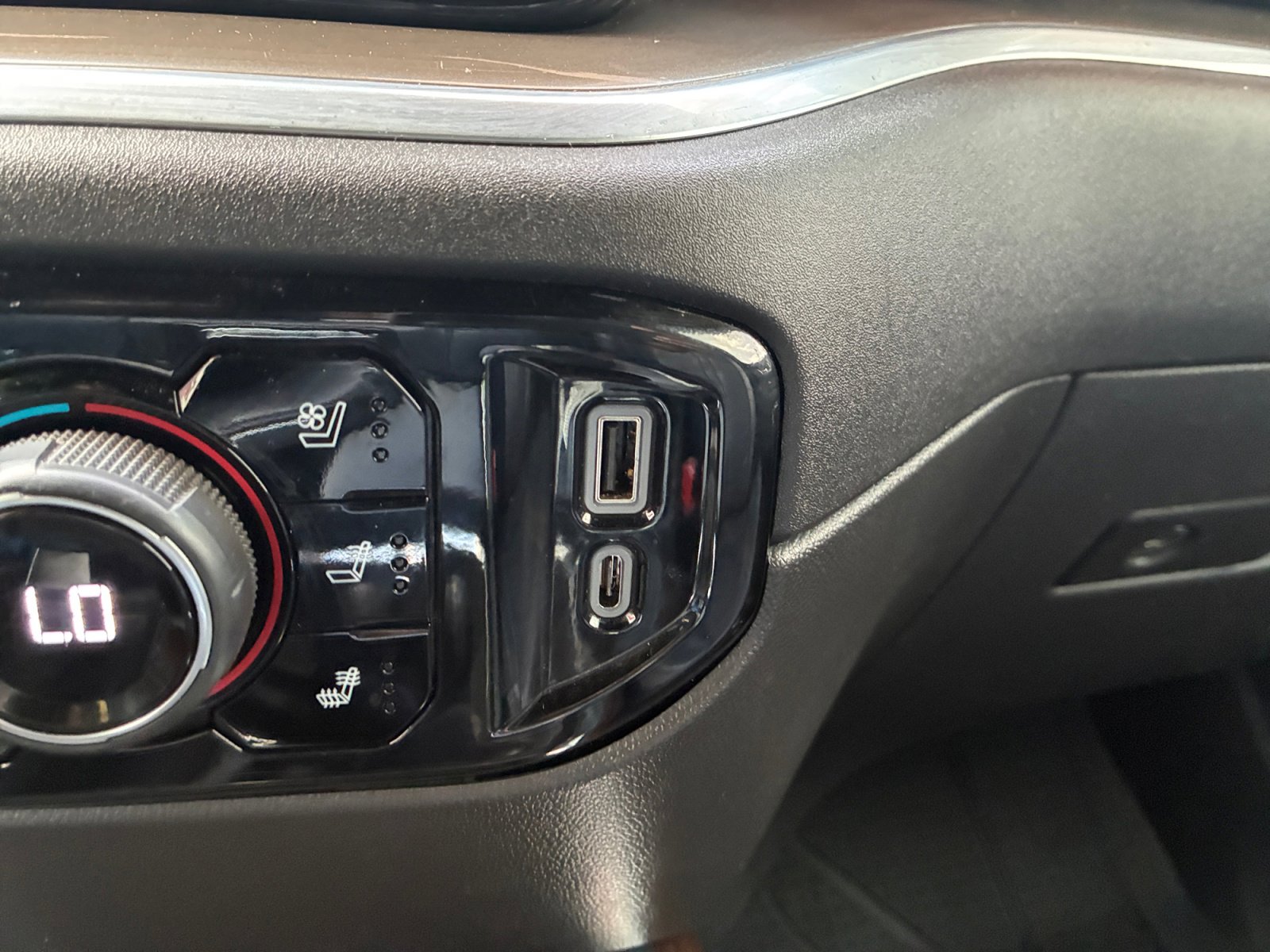 Used 2022 Chevrolet Silverado 1500 High Country w/ High Country Premium Package AWD/4WD image 21
