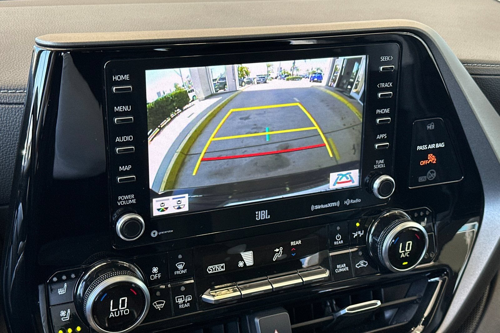 Used 2020 Toyota Highlander Limited FWD image 21