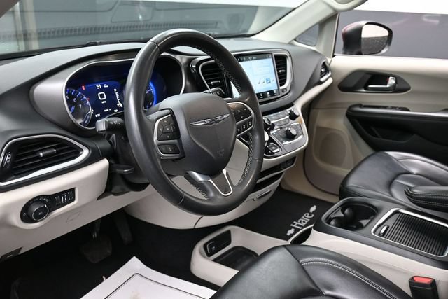 Used 2023 Chrysler Pacifica Touring-L FWD image 14
