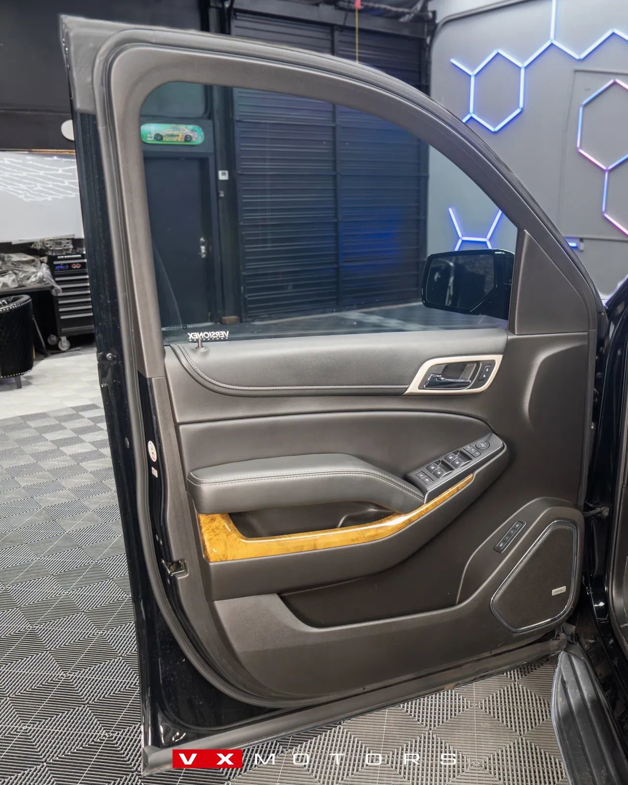 Used 2017 GMC Yukon XL Denali w/ Open Road Package image 10