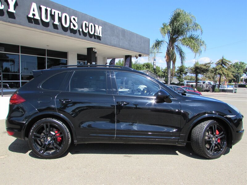 Used 2012 Porsche Cayenne Turbo AWD/4WD image 8
