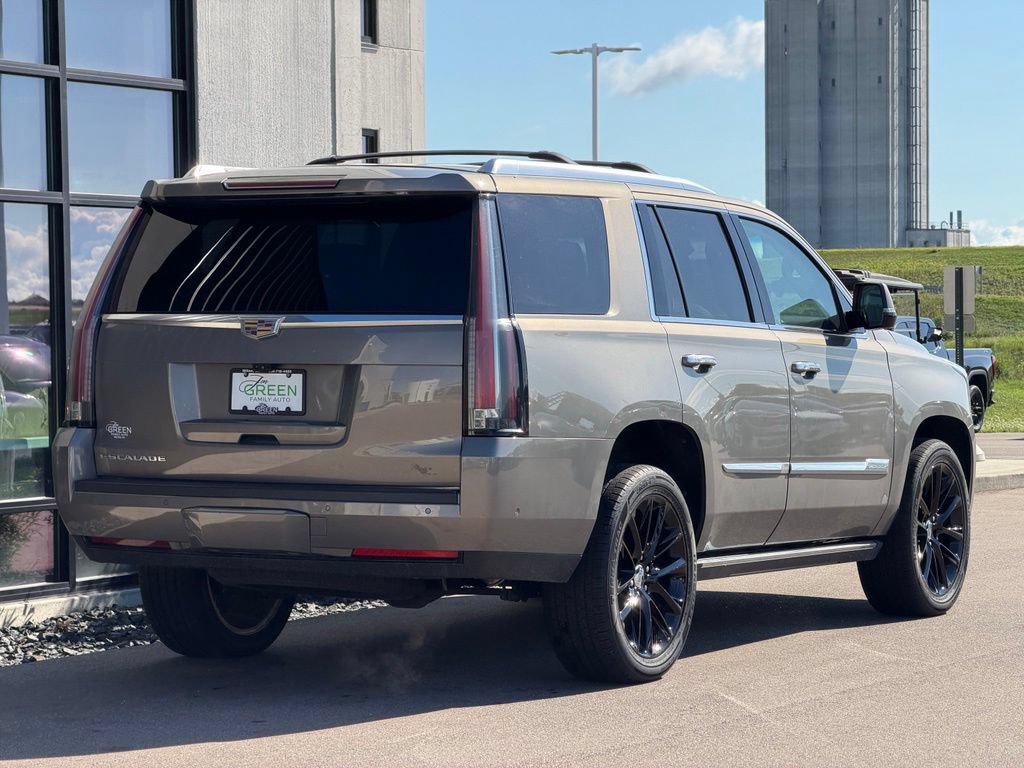 Used 2017 Cadillac Escalade Premium Luxury AWD/4WD image 5
