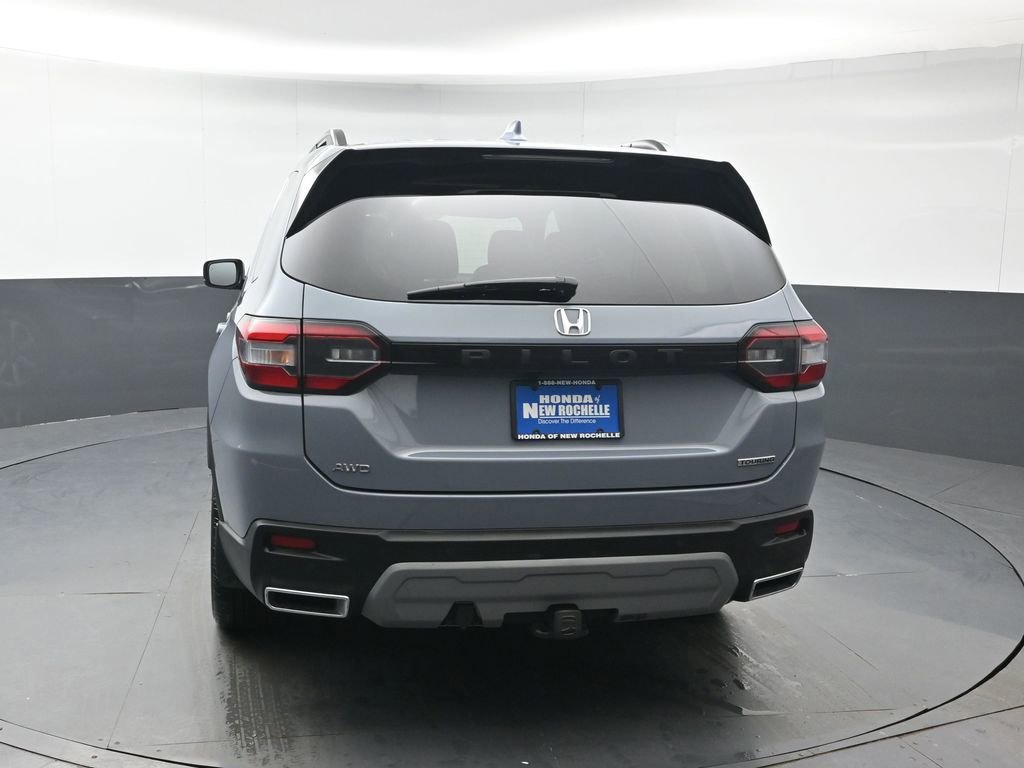 Used 2024 Honda Pilot Touring image 5