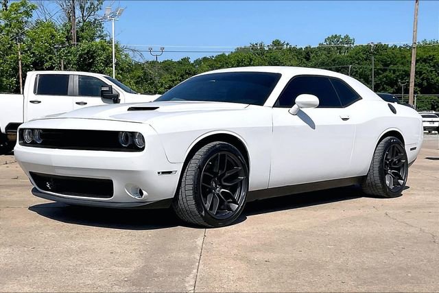 Used 2018 Dodge Challenger SXT w/ Blacktop Package RWD image 3