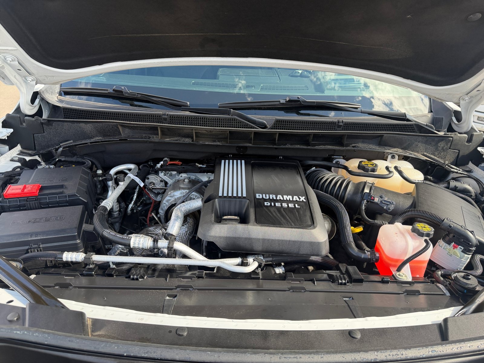 Used 2025 GMC Yukon XL Denali w/ Advanced Technology Package AWD/4WD image 32