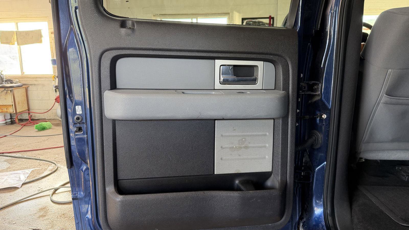 Used 2011 Ford F150 XLT w/ XLT Chrome Pkg image 14