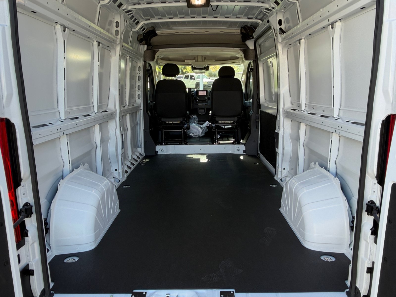 New 2027 RAM ProMaster 2500 w/ Convenience Group FWD image 25