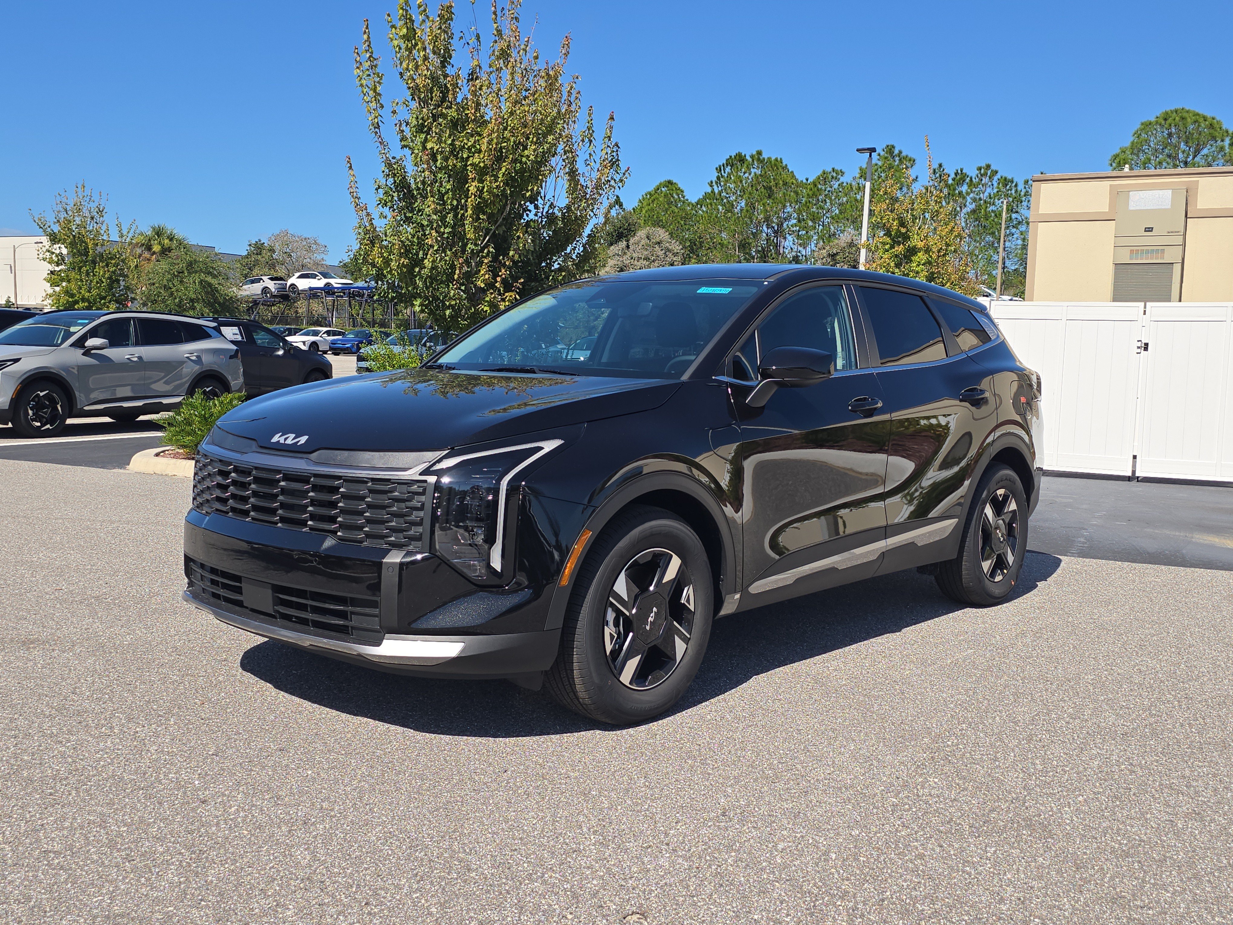 New 2027 Kia Sportage LX FWD image 4