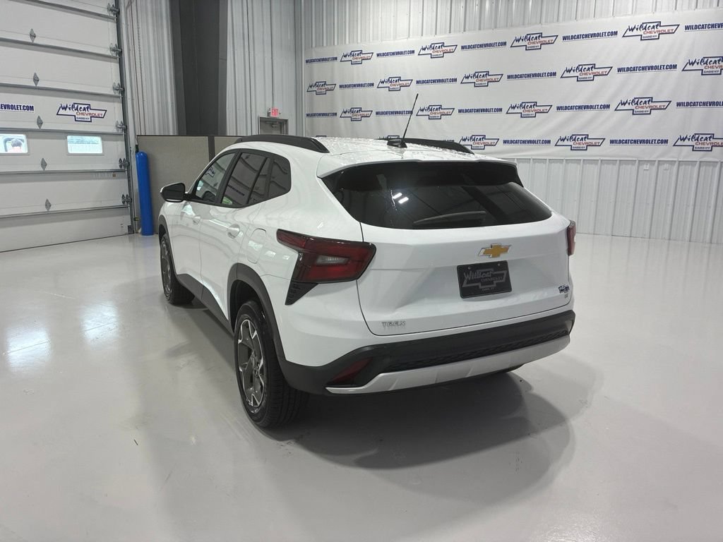 Used 2025 Chevrolet Trax LT FWD image 4