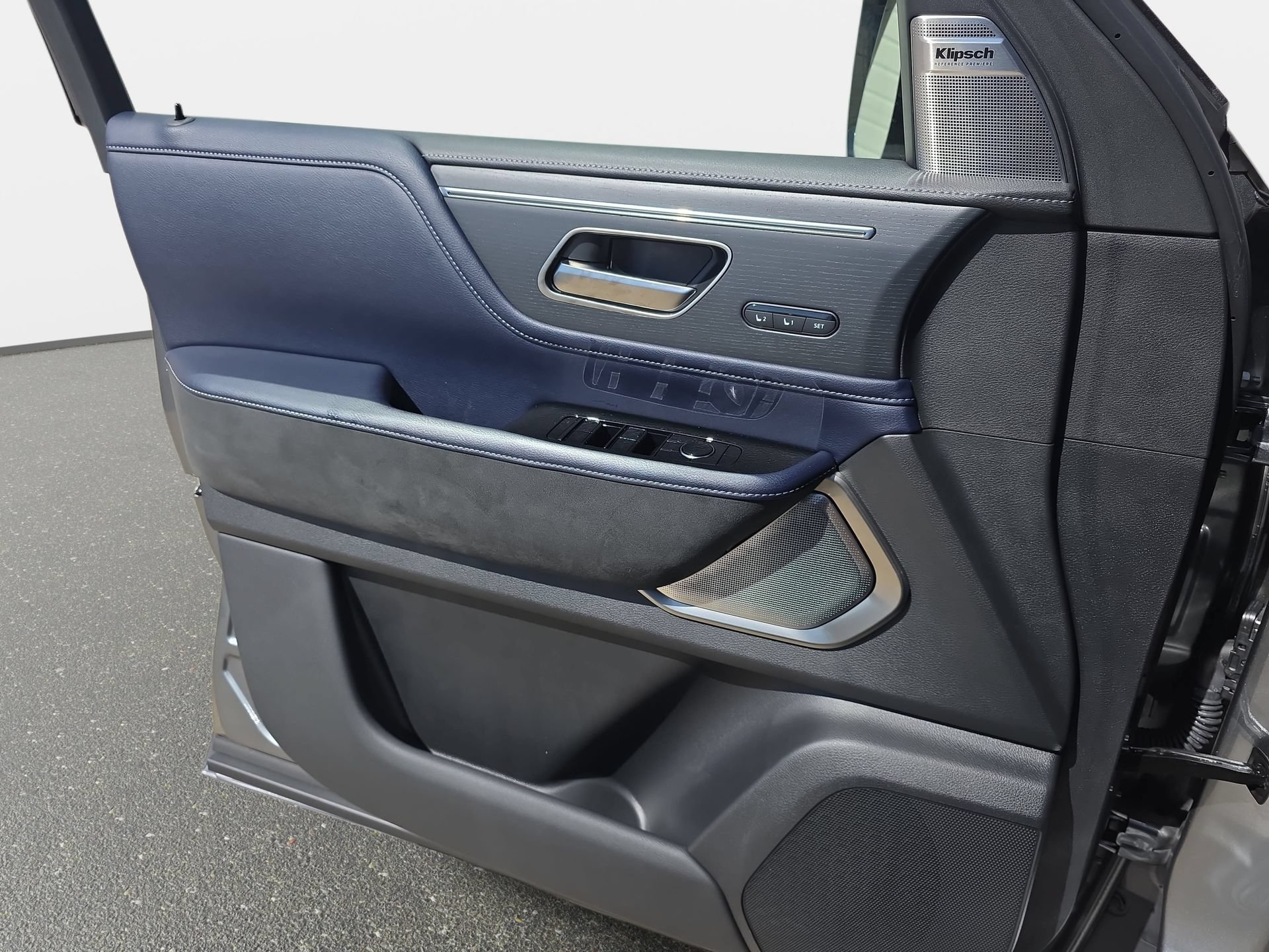 New 2026 INFINITI QX80 4WD w/ Sport Exterior Package image 26