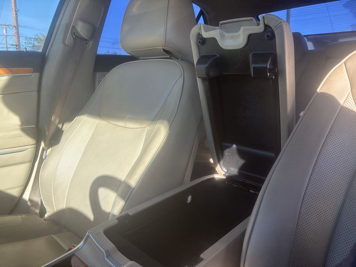 Used 2014 Chrysler 300 C image 21